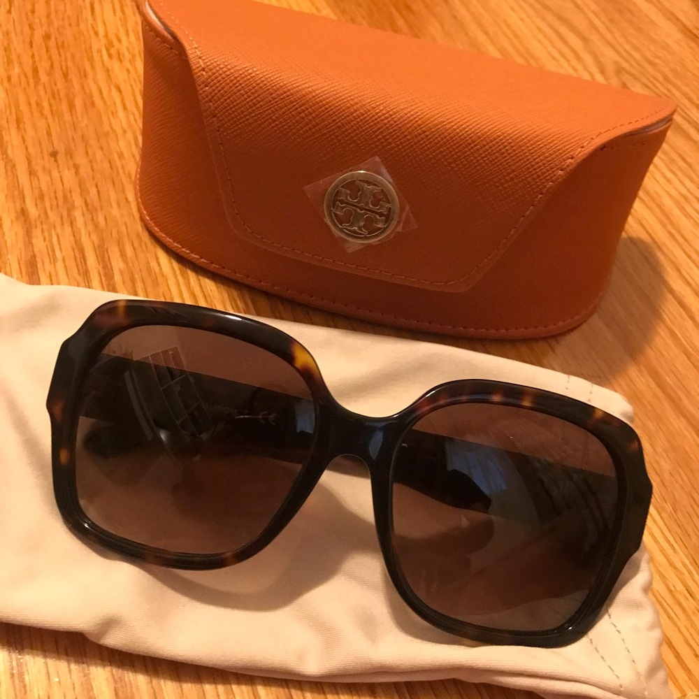 Tory Burch Oversized Tortoise Brown Sunglasses